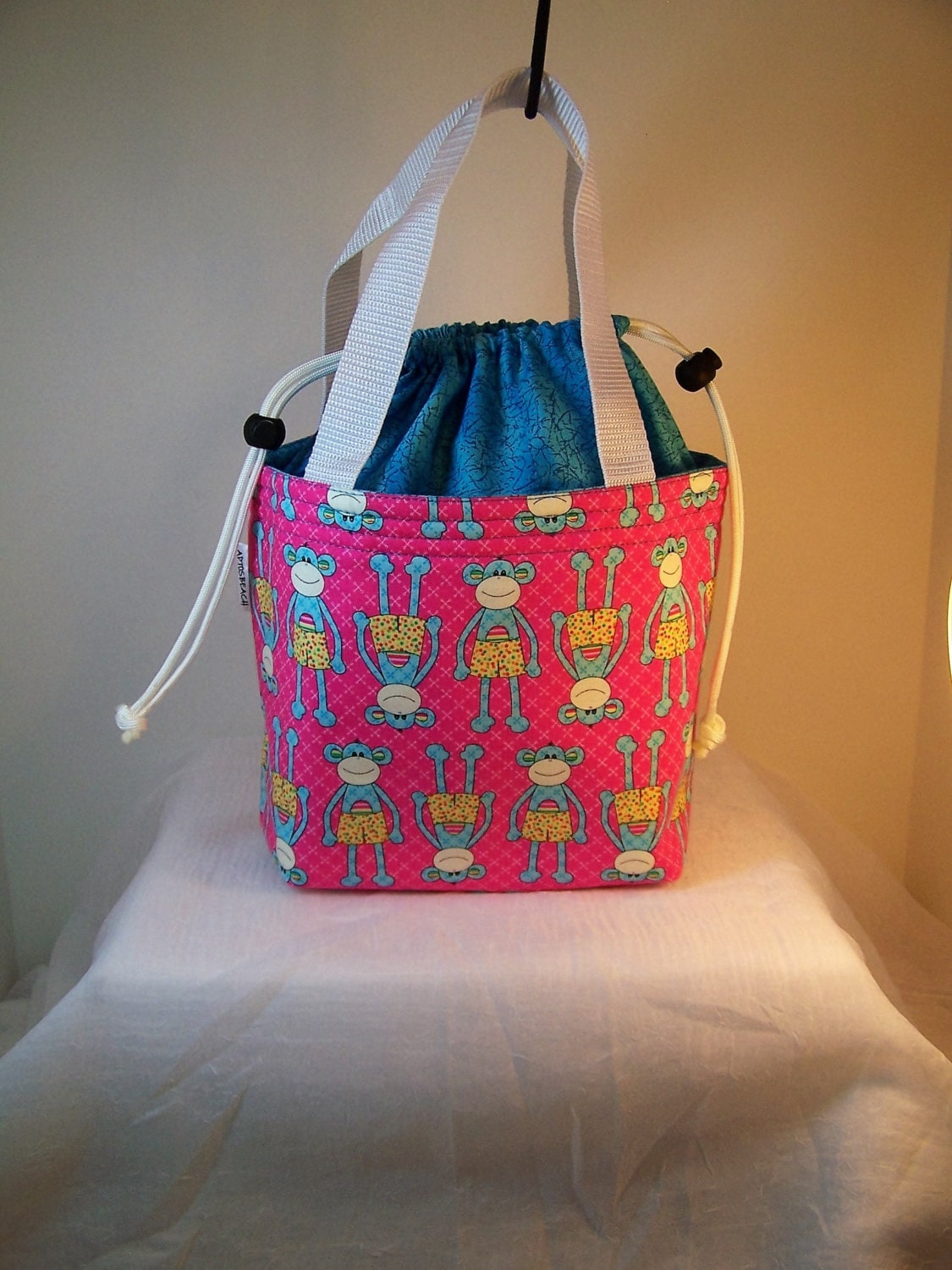 small insulated lunch pouch