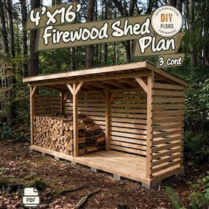 Può includere: Una tettoia per legna in legno con design a listelli e tetto spiovente, contenente una pila di tronchi. Il testo sull'immagine recita 4'x16' Firewood Shed Plan, 3 Cord e DIY Plans for Makers. Un'icona PDF è visibile nell'angolo in basso a sinistra.