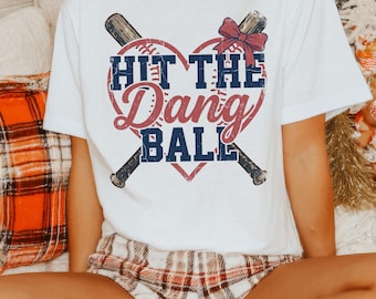 Hit The Dang Ball PNG, Baseball Mom Sublimationsdesign, Distressed Doll Face Meme PNG, Trendy Game Day Softball, Lustiger Sport Digital