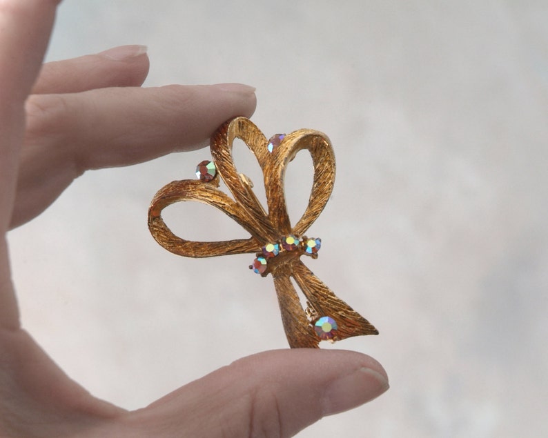 Clip Earrings Vintage Jewelry Set with Rhinestones Brooch Gold Tone Aurora-borealis