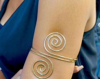 Pulseira Bracelete Feminina em Prata de Lei com Banho de Ouro e Design Espiral | Ajustável | Presente Artesanal