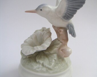 Vintage Porcelain Musical Figurine. Hummingbird. Plays The Way We Were, SANKYO. FREE SHIPPING