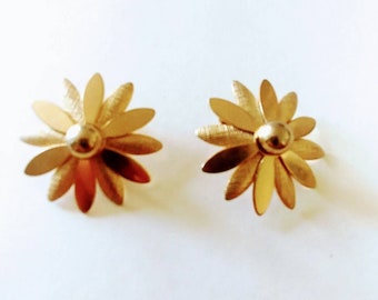 Vintage Jewelry,Goldtone Daisy Earrings By Sarah Coventry,Clipon Earrings,Costume Jewelry,FREE Shipping