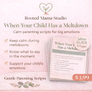 Puede incluir: Una pila de mini guías titulada "When Your Child Has a Meltdown" con el texto "Guiones de crianza tranquila para grandes emociones". La guía incluye consejos para mantener la calma, saber qué decir y apoyar las emociones. El fondo es rosa suave con un diseño floral.