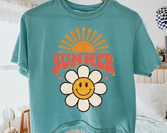 Retro Summer Daisy Boxy Tee, Comfort Colors 3023 Groovy Smiley Face Boxy Tee, Vintage Sunburst Graphic Top, Trendy VSCO Girl Summer Vibe Top