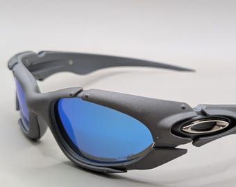 Oakley Plate – Grijze sportzonnebril met blauwe spiegelglazen