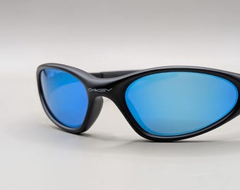 Oakley Minute 1.0 Vintage zonnebril – Zwart montuur, blauwe iridium lenzen