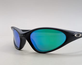Oakley Minute 1.0 Zwart montuur Blauwgroene Iridium lenzen – Y2K Sportzonnebril