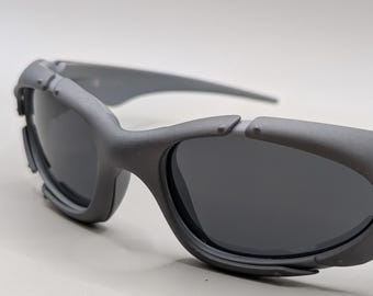 Oakley Plate Gray Wrap zonnebril – Y2K Sport frame