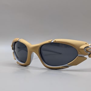 Oakley Plate Y2K Wraparound Sunglasses – Gold Frame / Dark Lenses – 2000s Sport Design image 1