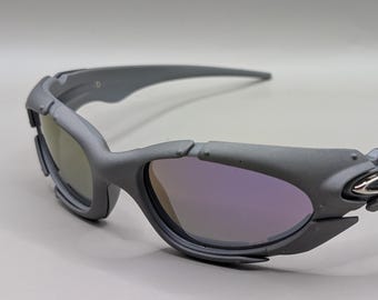 Oakley Plate zonnebril – zilverkleurig montuur met spiegelende lenzen | Y2K Sports Wrap Shades