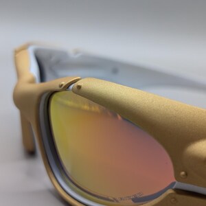 Vintage Oakley Plate Sunglasses – Gold Frame / Fire Iridium Style Lens – Y2K Wrap Design image 10