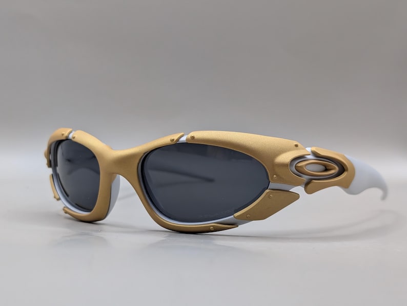 Oakley Plate Y2K Wraparound Sunglasses – Gold Frame / Dark Lenses – 2000s Sport Design image 1