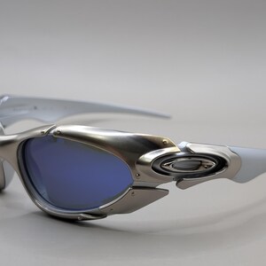 Oakley Plate Sunglasses Silver Frame Blue Lenses image 3