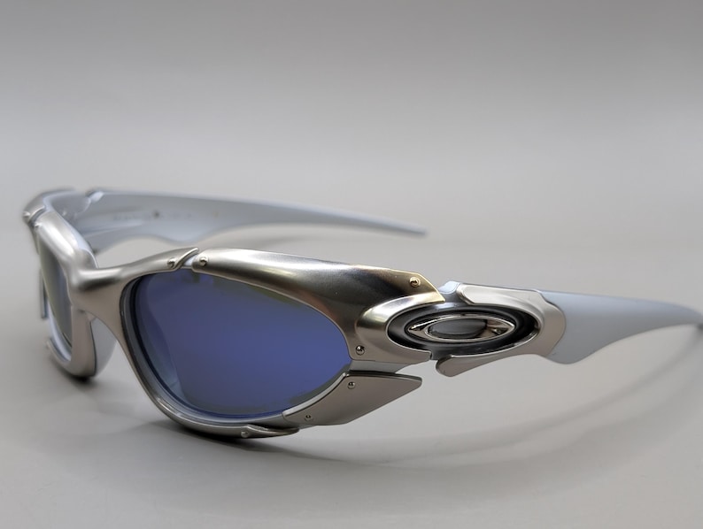 Oakley Plate Sunglasses Silver Frame Blue Lenses image 3