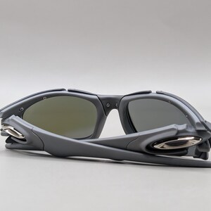 Vintage Oakley Plate Sunglasses – Gray Frame / Blue Lenses Y2K Style image 10