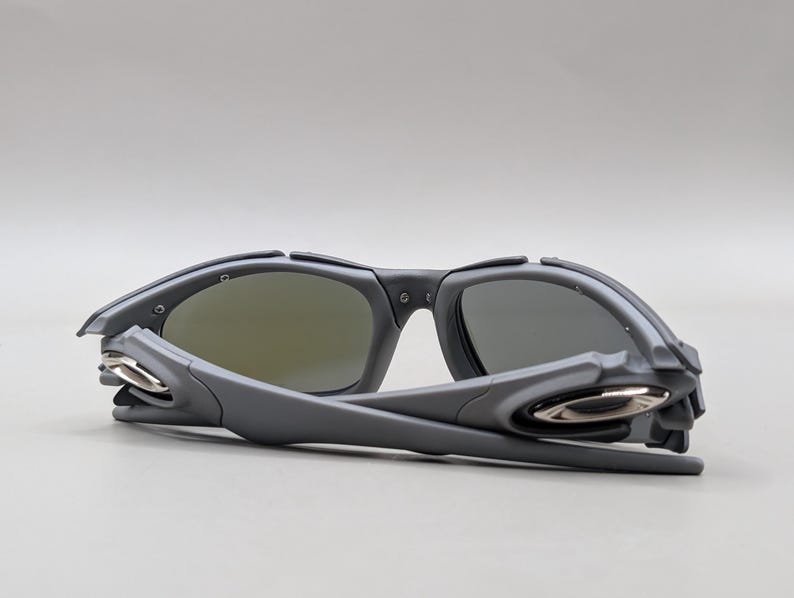 Vintage Oakley Plate Sunglasses – Gray Frame / Blue Lenses Y2K Style image 10