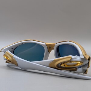 Vintage Oakley Plate Sunglasses – Gold Frame / Fire Iridium Style Lens – Y2K Wrap Design image 9