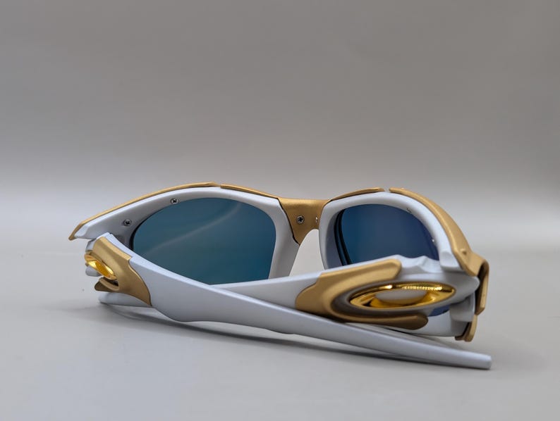 Vintage Oakley Plate Sunglasses – Gold Frame / Fire Iridium Style Lens – Y2K Wrap Design image 9