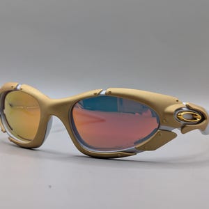 Vintage Oakley Plate Sunglasses – Gold Frame / Fire Iridium Style Lens – Y2K Wrap Design image 3