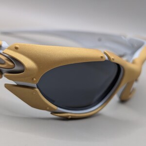 Oakley Plate Y2K Wraparound Sunglasses – Gold Frame / Dark Lenses – 2000s Sport Design image 4