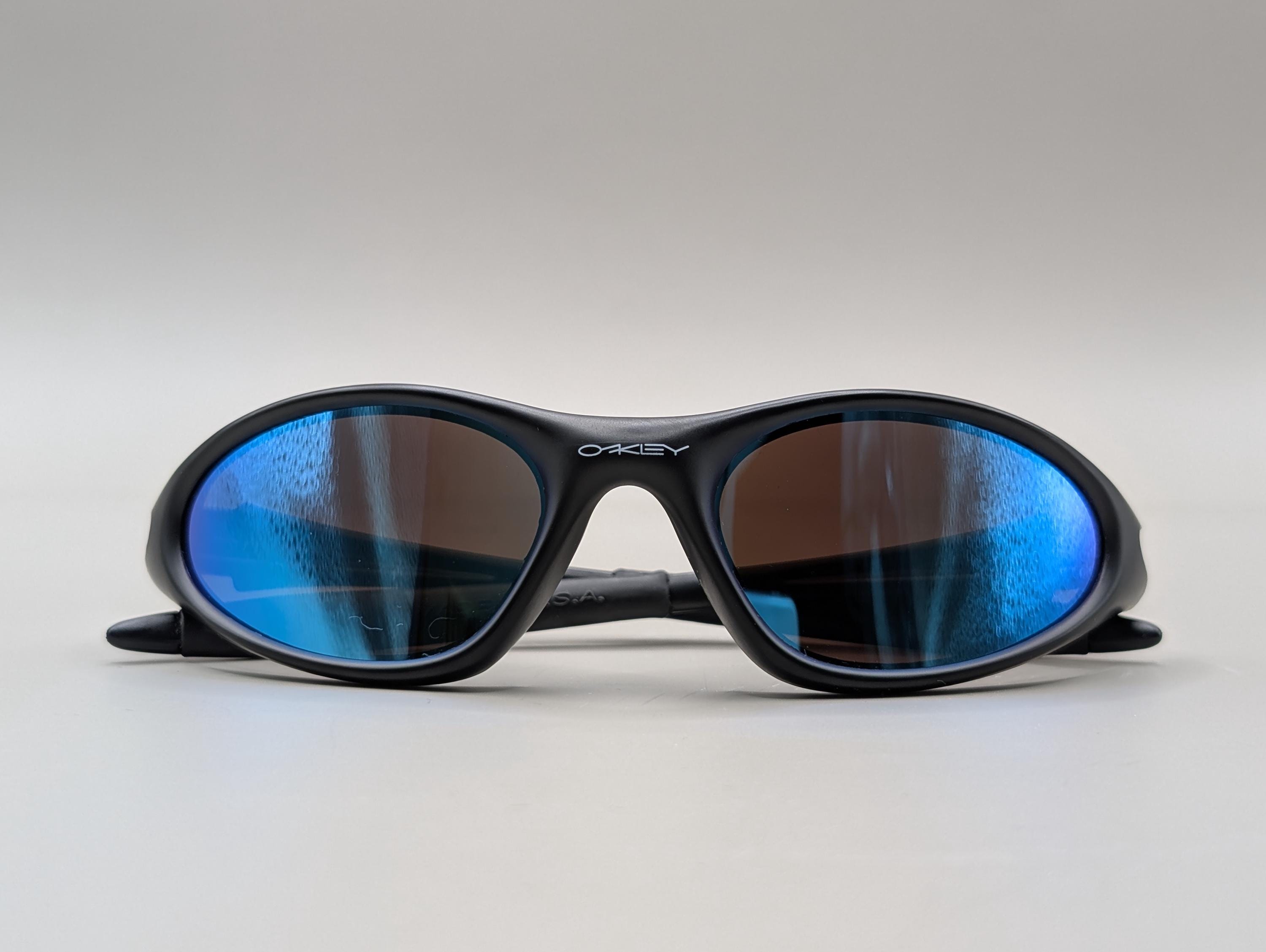 Oakley Minute 1.0 Vintage Sunglasses – Black Frame, Blue Iridium 