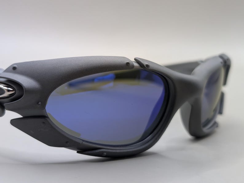 Vintage Oakley Plate Sunglasses – Gray Frame / Blue Lenses Y2K Style image 6