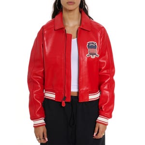 Fit Display – Classic bomber fit designed for everyday comfort and mobility
