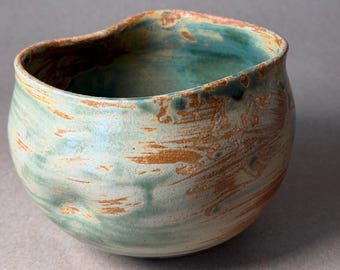 Chawan Tea Bowl, Hand-Thrown Studio Pottery in Seafoam Green and Toasted Iron Glaze