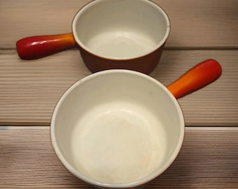 Vintage set van 2 Descoware Belgium 14 oranje vlam gietijzeren sauspannen