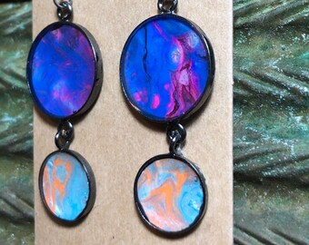 Ungewöhnliche Neon einzigartige Kunst-Ohrhänger Fett | Handgefertigte Flüssigkeit Kunst Acryl gegossen Rotguss Schmuck | Mixed-Media-blau, rosa, orange