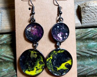 Ungewöhnliche Neon einzigartige Kunst-Ohrhänger Fett | Handgefertigte Flüssigkeit Kunst Acryl gegossen Rotguss Schmuck | Mixed-Media-gelb-lila-schwarz