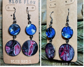 Klassische rot-blau-schwarz & weiß einzigartige Art Tropfen Ohrringe | Handgefertigte Flüssigkeit Kunst Acryl gegossen Rotguss Schmuck | Mixed-Media-Harz