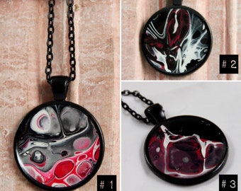 Einzigartige Halskette NinjaDust-schwarz-weiß-rot | handgefertigte abstrakter Acryl Kunst Gießen Schmuck | tragbare Harz Leinwand | Schwarz b Kette