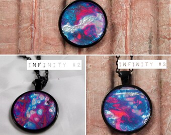 Unendlich blauen Neon Pink Silber einzigartige Halskette | handgefertigte abstrakter Acryl Kunst Gießen Schmuck | tragbare Harz Leinwand | schwarze Kette