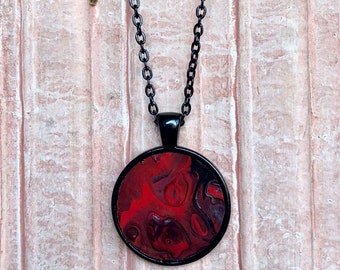 Reaux rot schwarz abstrakt rose Halskette einzigartige Kunst | handgemachtes Flüssigkeit abstraktes Acryl gegossen schwarzen Kette