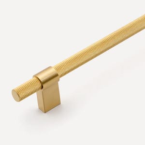 ローレット加工の真鍮キャビネットハンドル、キッチンリフォームに最適なモダンなキャビネット金具、インダストリアルな室内装飾、無垢真鍮製のノブと取っ手