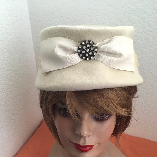 1950s Vintage Womens Cream wool Hat with Rhinestone flourish