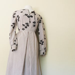 1970s Seersucker Brown White striped  Floral Print Dress