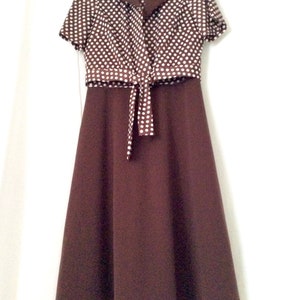 Conjunto de dos piezas de vestido de los años 60 y 70 con lunares marrones y blancos, talla mediana imagen 3