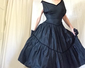 1950s Womens Black Taffeta Cocktail Dress Full Skirt Size Small