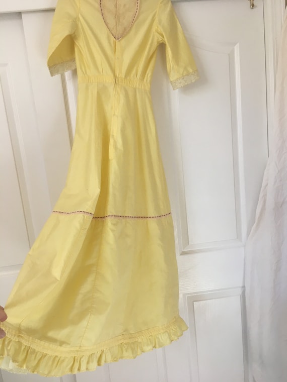 Girls Vintage Victorian Prairie Costume in Yellow