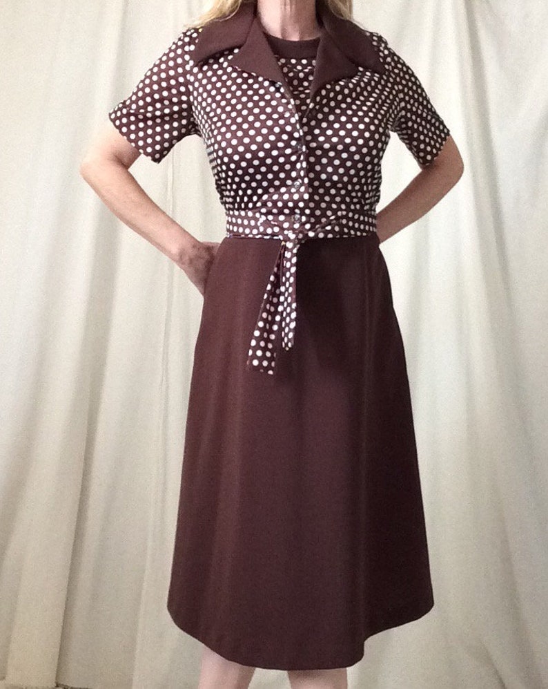 Conjunto de dos piezas de vestido de los años 60 y 70 con lunares marrones y blancos, talla mediana imagen 6
