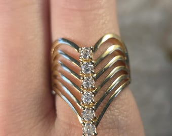 Moderne Goldring mit Diamanten