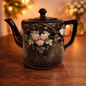 Vintage Chatsworth Tekanna Tillverkad i England | Svart Glasyr Blommönster med Guldkant | Cottagecore Kitchen