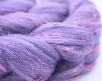 Seidenkammzug aus Merinoseide – 70/30 Tussah – lavendelfarbene/violette Faser zum Spinnen und Filzen – 110 g/m²