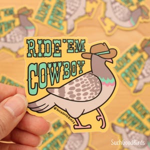 Western Pigeon Cowboy - Sticker vinyle 3" - oiseau mignon dessert du désert du sud-ouest - souvenir country ouest américain - chapeau de cowboy Ride Em