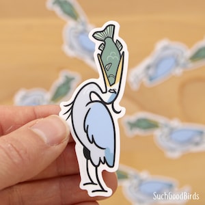 Adesivo in vinile da 3" Great Blue Heron - airone che mangia pesce, adesivo carino airone, garzetta, uccello trampoliere, birdwatching, adesivo da pesca, animali divertenti