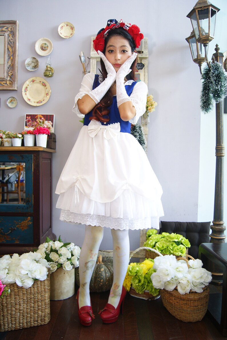 Kawaii Snow White costume, made from cotton, chiffon, and lace, adjustable skirt, short puffy sleeve, collared neckline, and it can be made based on your measurement.