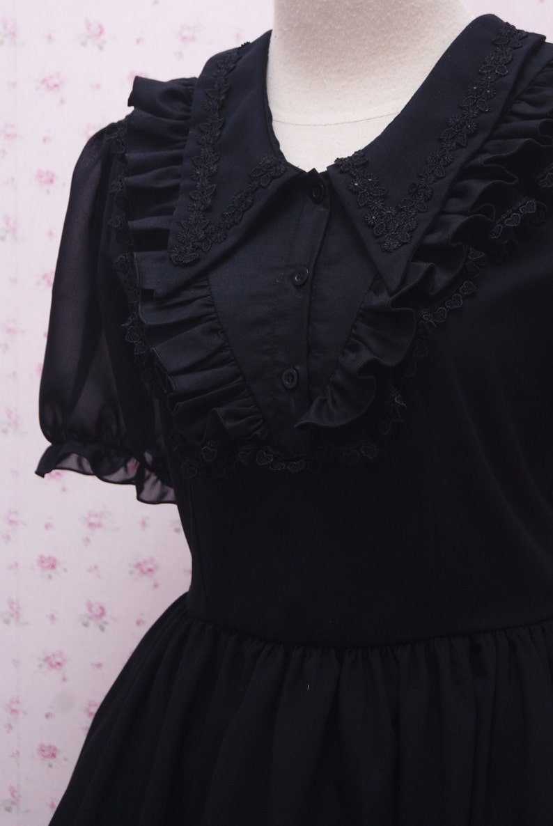 Black Gothic Laces Lolita Dress with Triangle Neckline and Puffy Chiffon Arms Gothic Lolita for Tea Party Knee Length Black Gothic Dress image 4